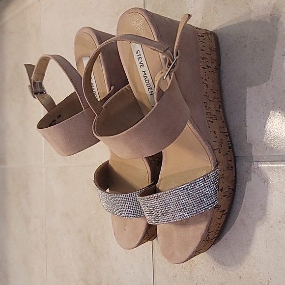 Sandals - Picture 2 of 3